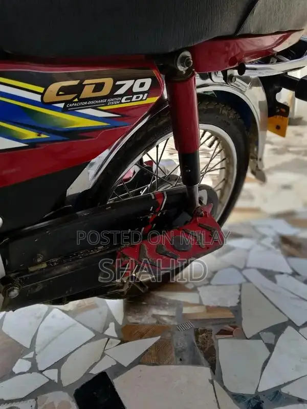 Honda 70cc Lightweight Motorcycle - Reliable City Commuter