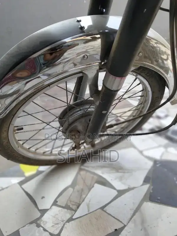 Honda 70cc Lightweight Motorcycle - Reliable City Commuter