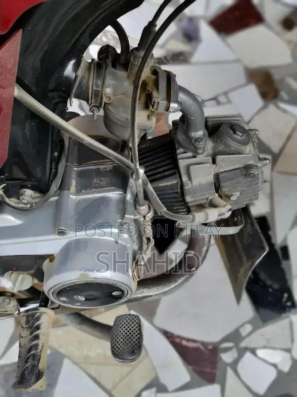 Honda 70cc Lightweight Motorcycle - Reliable City Commuter