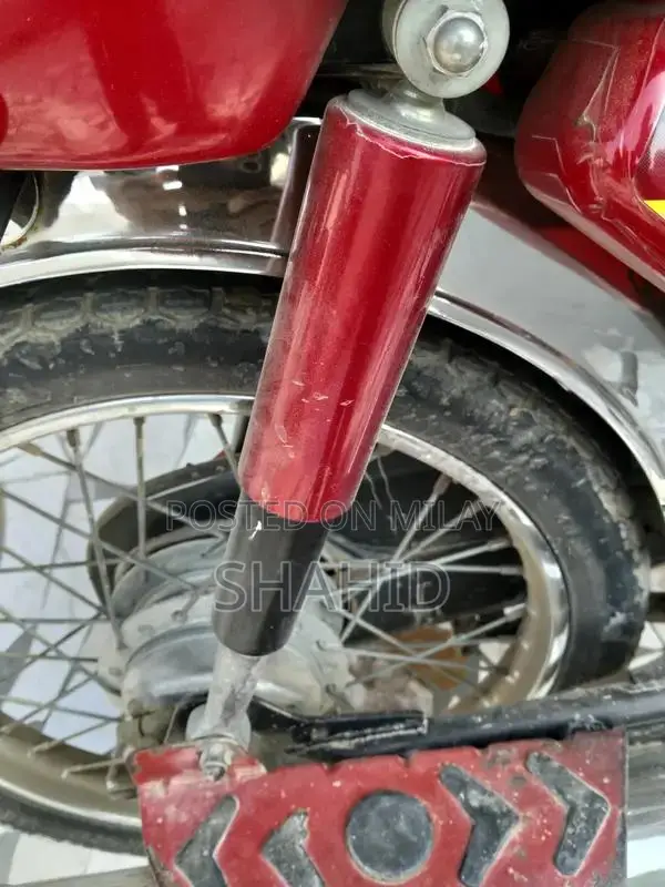 Honda 70cc Lightweight Motorcycle - Reliable City Commuter