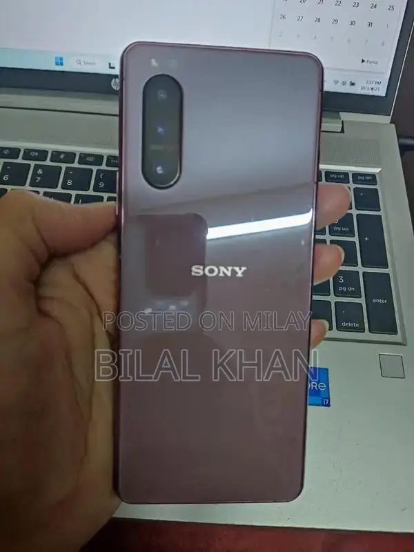 Smartphone with Display Issue, Android 12, 128GB Storage