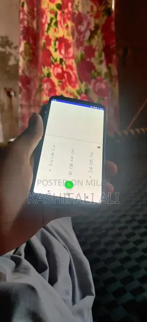 Mid-Range Smartphone with Versatile Camera and Gaming Capabilities