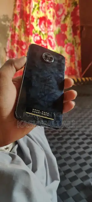 Mid-Range Smartphone with Versatile Camera and Gaming Capabilities