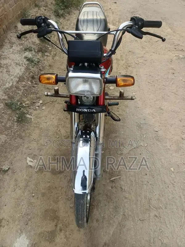 Honda CD-70 Motorcycle - 2023-24 Red Edition