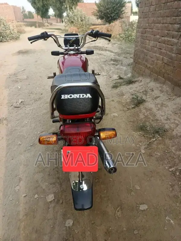 Honda CD-70 Motorcycle - 2023-24 Red Edition