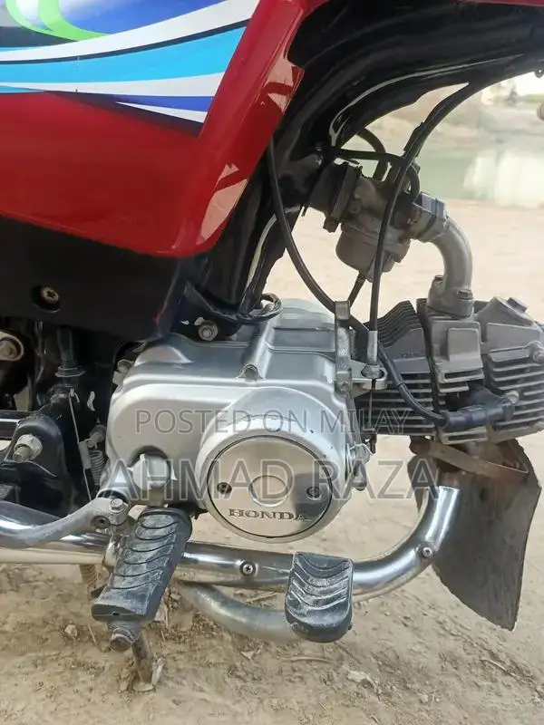 Honda CD-70 Motorcycle - 2023-24 Red Edition