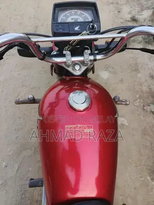 Honda CD-70 Motorcycle - 2023-24 Red Edition