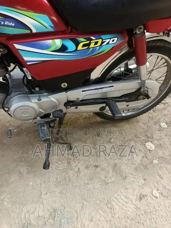 Honda CD-70 Motorcycle - 2023-24 Red Edition