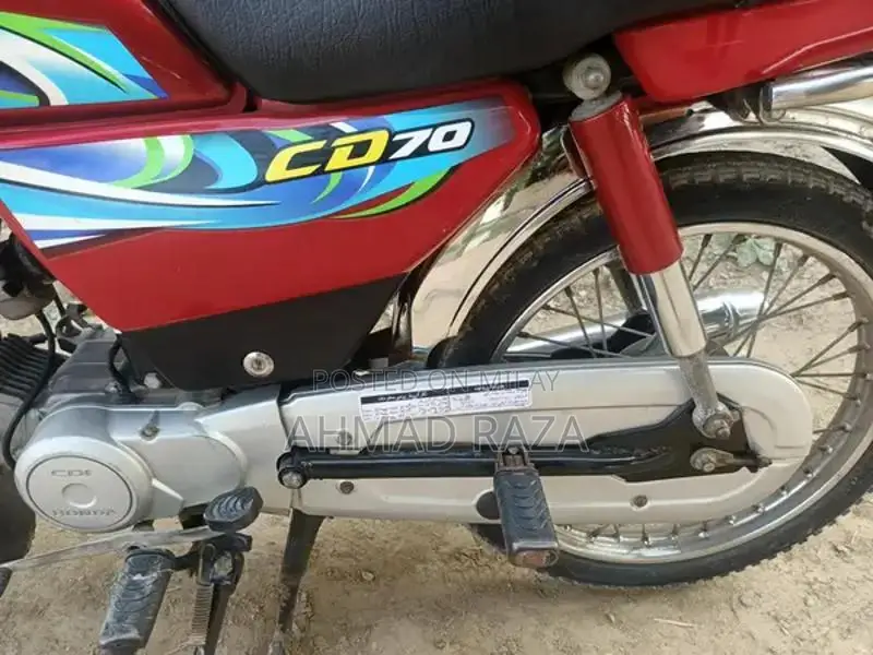 Honda CD-70 Motorcycle - 2023-24 Red Edition