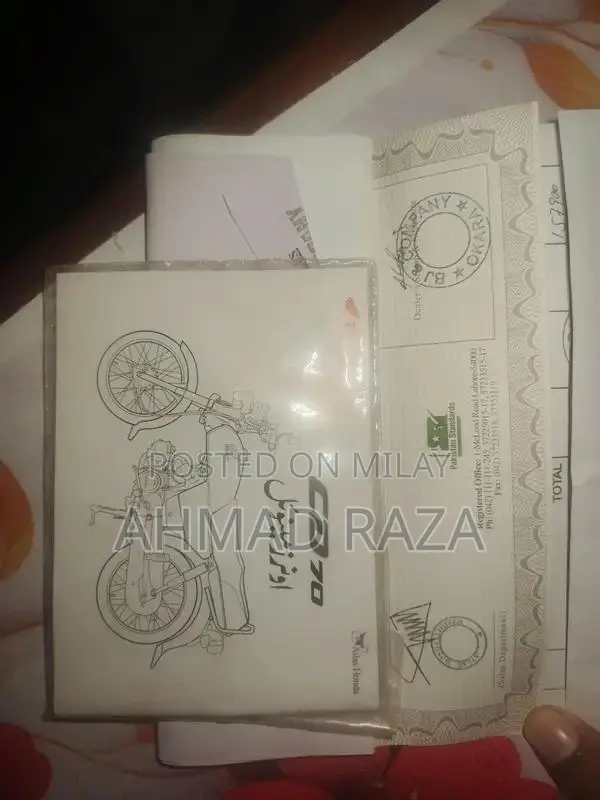 Honda CD-70 Motorcycle - 2023-24 Red Edition