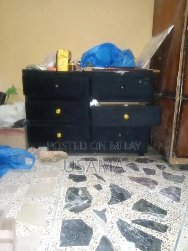 Wooden Draw Table with Seal in Good Condition