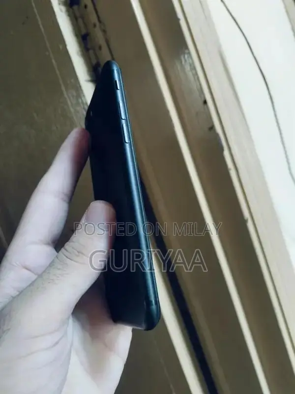 Pre-Owned iPhone 7 Black Smartphone