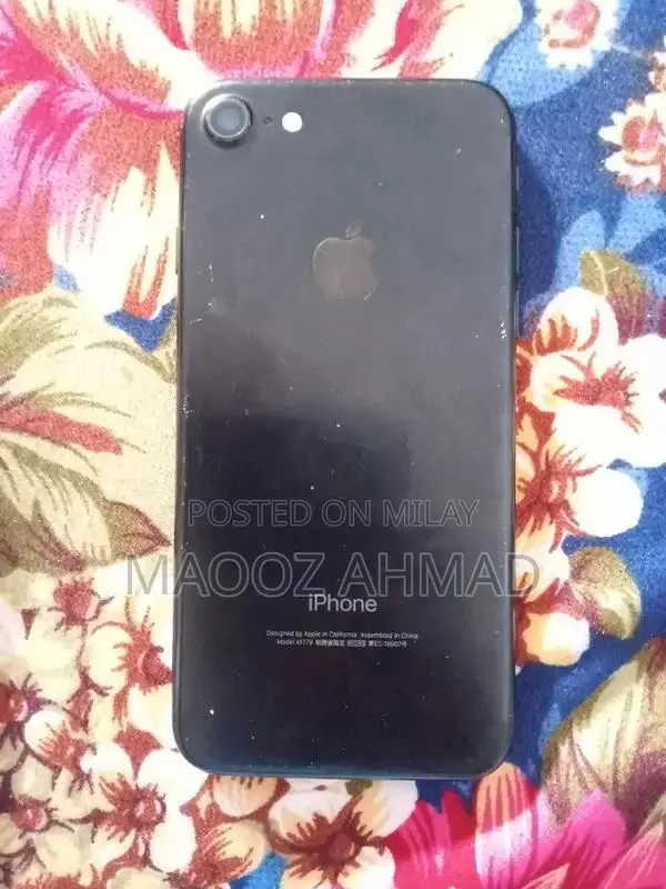 Used iPhone 7 32GB Black with Minor Wear