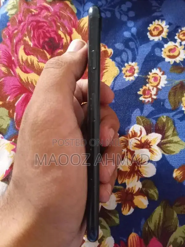 Used iPhone 7 32GB Black with Minor Wear