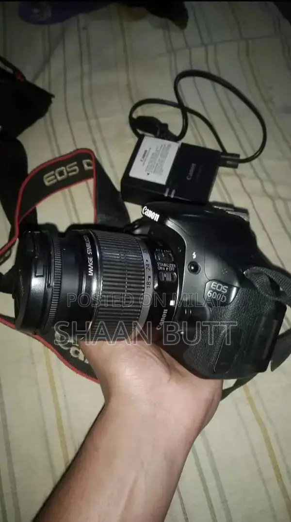 Canon EOS 600D DSLR Camera with 18-55mm Lens Kit