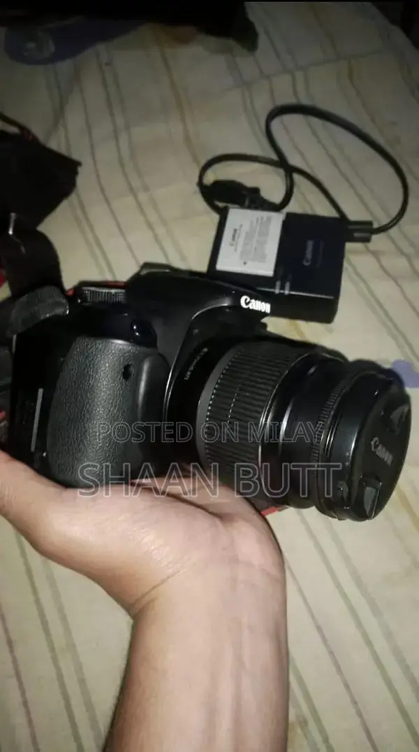 Canon EOS 600D DSLR Camera with 18-55mm Lens Kit