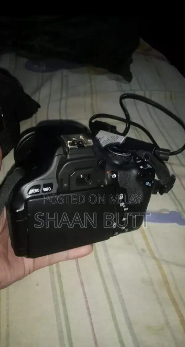 Canon EOS 600D DSLR Camera with 18-55mm Lens Kit