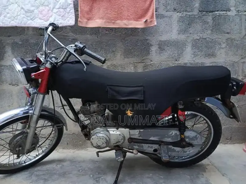 Honda CG 125 Motorcycle 1998 Model Vintage Bike