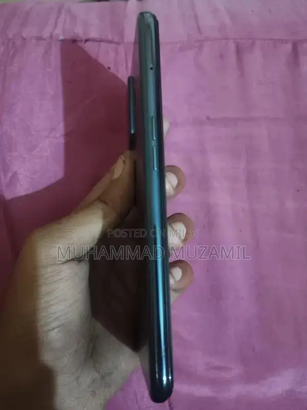 Mid-Range 5G Smartphone with Snapdragon Processor