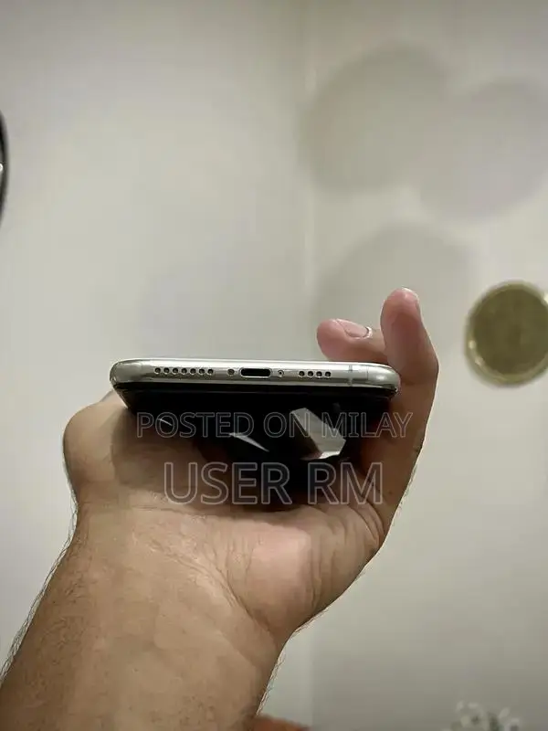 Apple iPhone XS Max 64GB White Smartphone