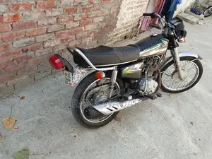 Photo - Classic Vehicle 16 Model - Performance Sedan