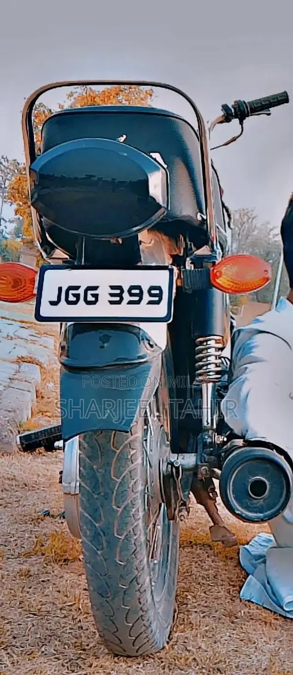 Honda CG125 Motorcycle - Classic Single Cylinder Bike