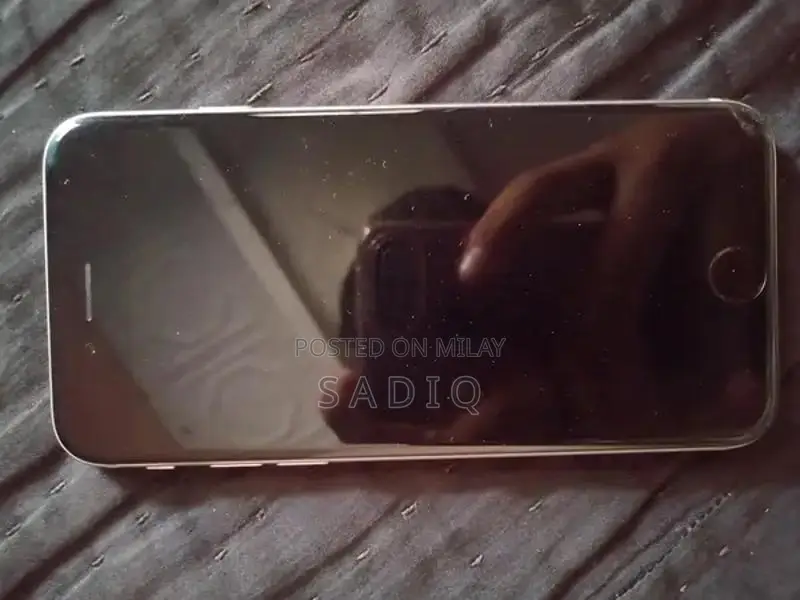 Apple iPhone 6 Smartphone with 64GB Storage