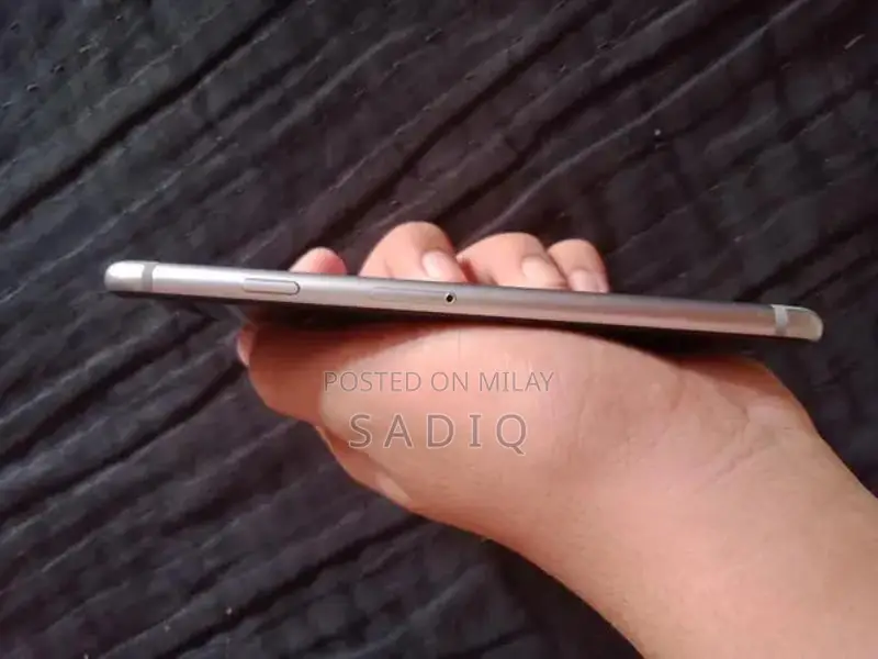 Apple iPhone 6 Smartphone with 64GB Storage