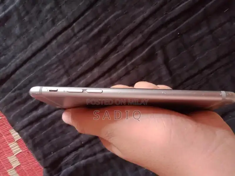 Apple iPhone 6 Smartphone with 64GB Storage