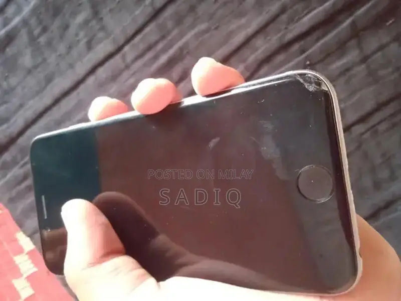 Apple iPhone 6 Smartphone with 64GB Storage