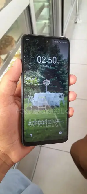 Smartphone with 4+4/128 GB Memory Compact Design