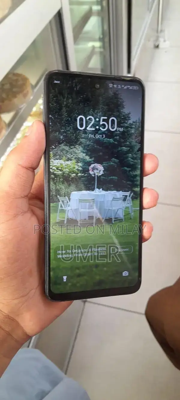 Smartphone with 4+4/128 GB Memory Compact Design