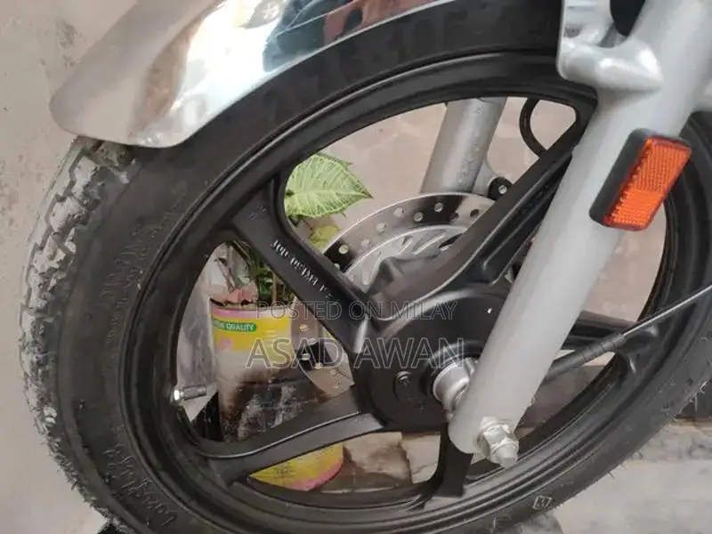 Honda CG 150 Motorcycle with CBS Breaking System and LED Lights