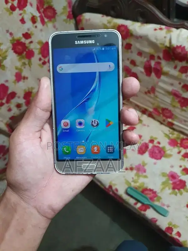 Compact Dual SIM Smartphone with Long Battery Performance