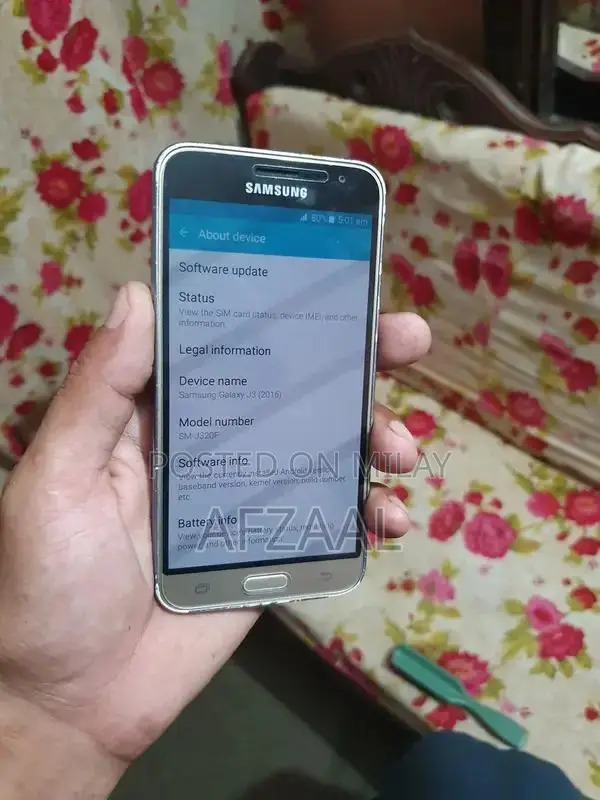 Compact Dual SIM Smartphone with Long Battery Performance