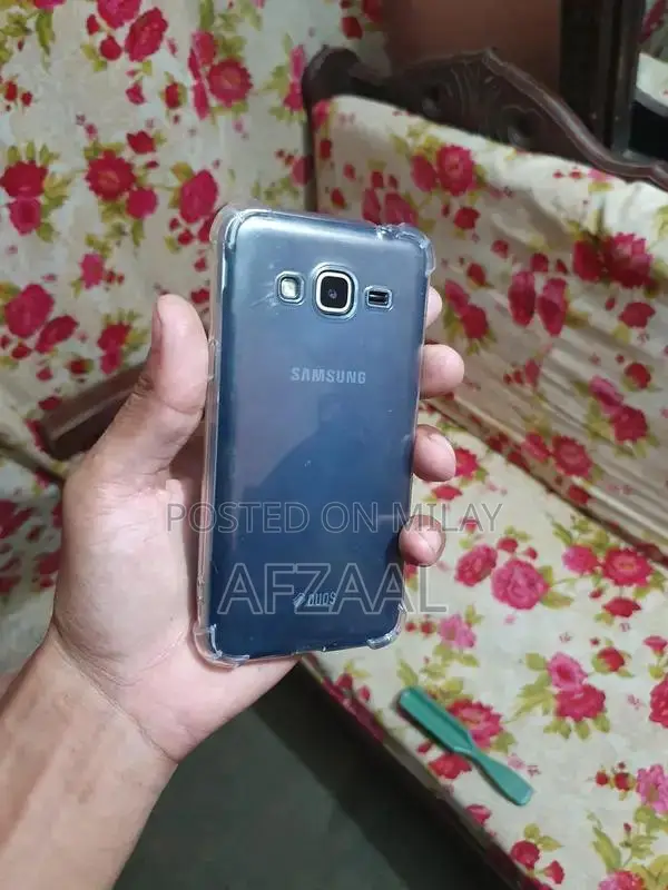 Compact Dual SIM Smartphone with Long Battery Performance