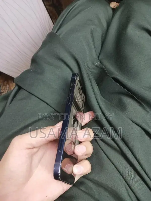 iPhone 12 64GB Smartphone with Minor Wear