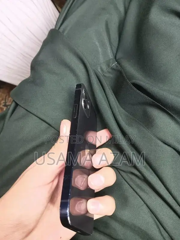 iPhone 12 64GB Smartphone with Minor Wear