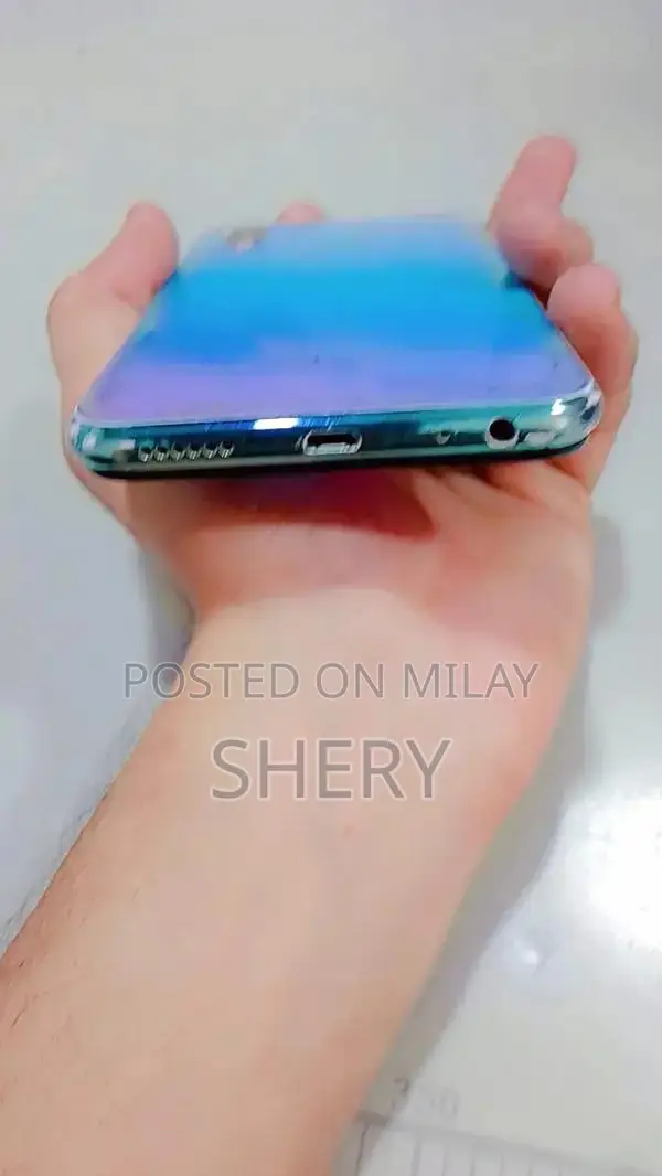 Vivo Y17 Smartphone with Fingerprint Sensor and Quad Camera