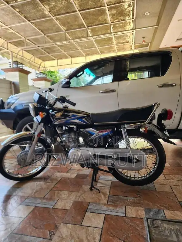 Honda 125cc Motorcycle - 2025 Model Black, Low Mileage