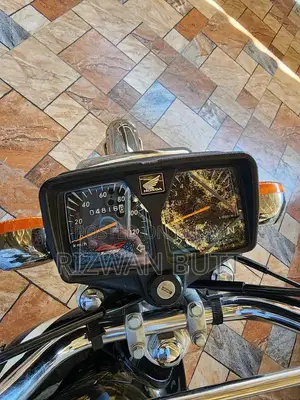 Honda 125cc Motorcycle - 2025 Model Black, Low Mileage