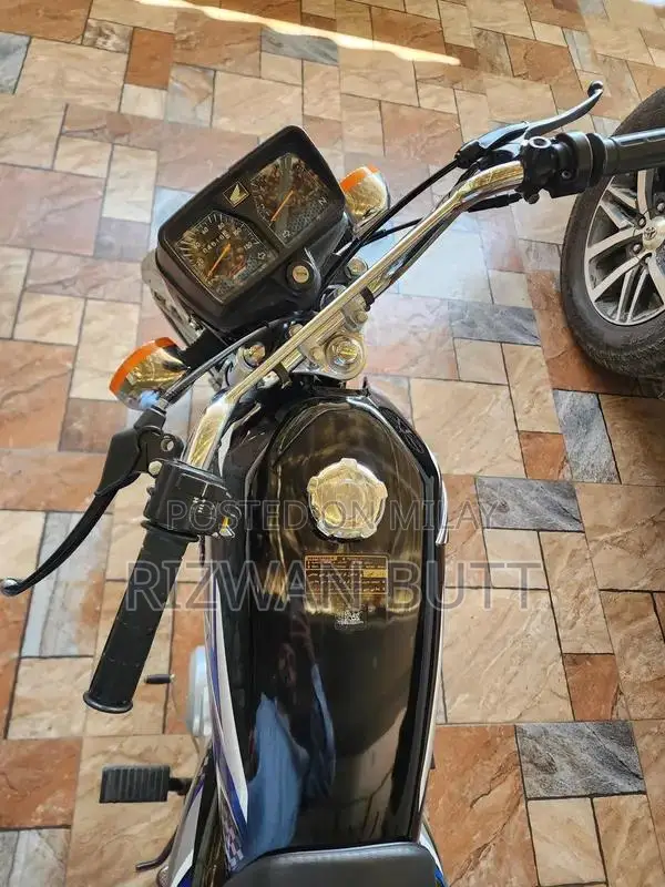 Honda 125cc Motorcycle - 2025 Model Black, Low Mileage