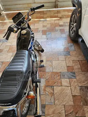 Honda 125cc Motorcycle - 2025 Model Black, Low Mileage