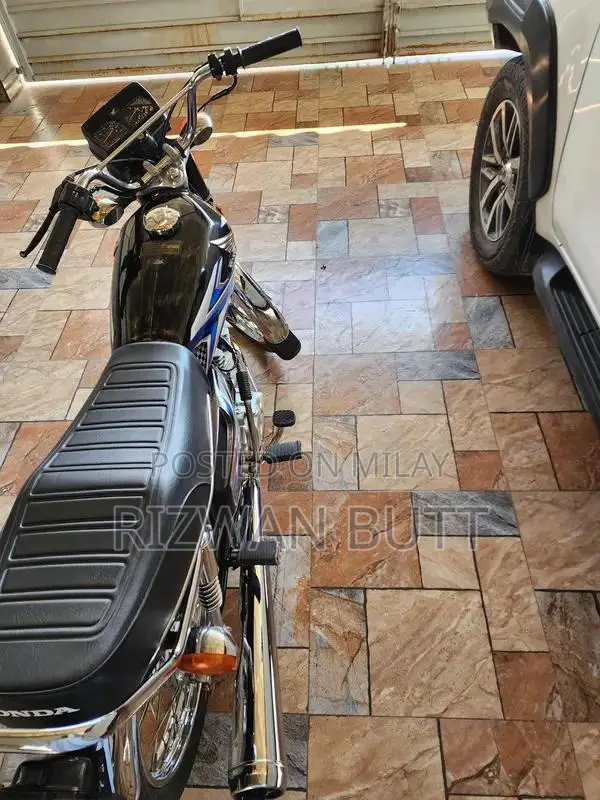 Honda 125cc Motorcycle - 2025 Model Black, Low Mileage
