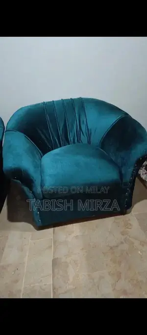 Photo - Spacious 7-Seater Sofa Set in Excellent Condition