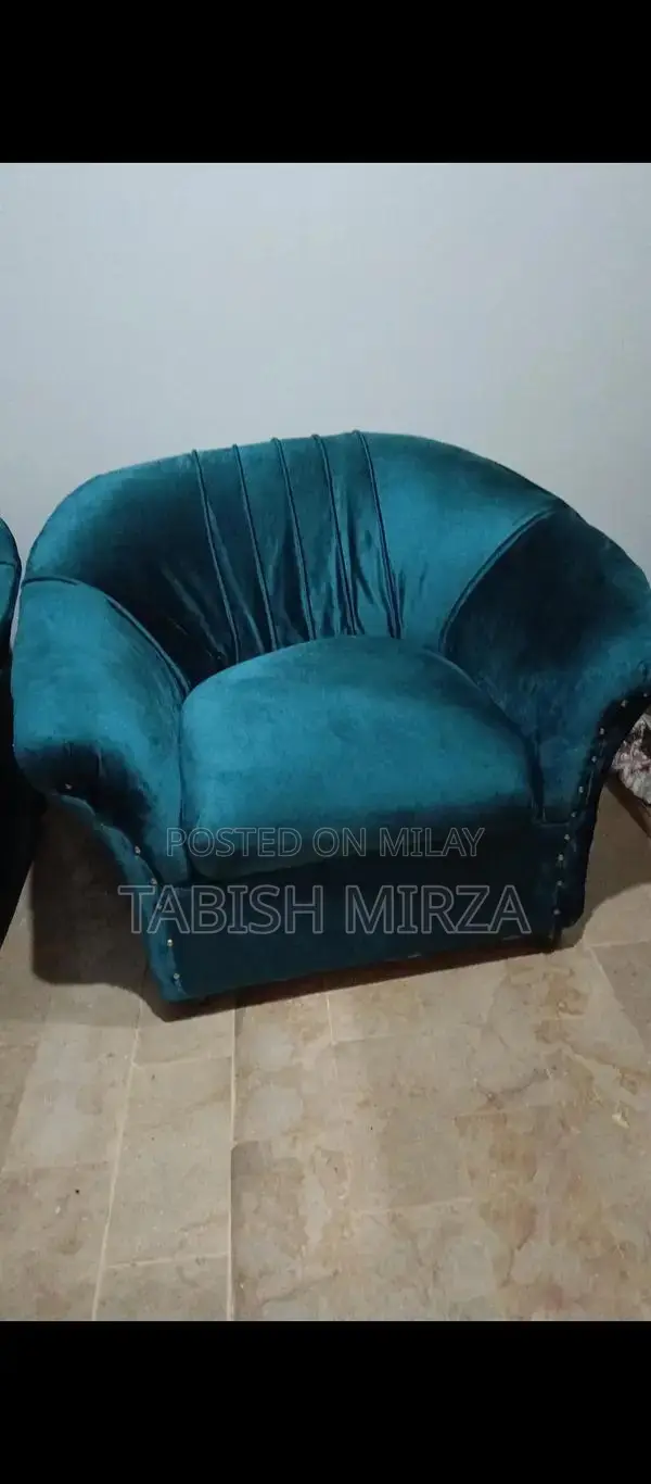 Spacious 7-Seater Sofa Set in Excellent Condition