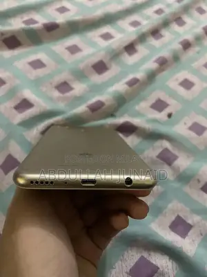 Compact Smartphone with High Storage Capacity