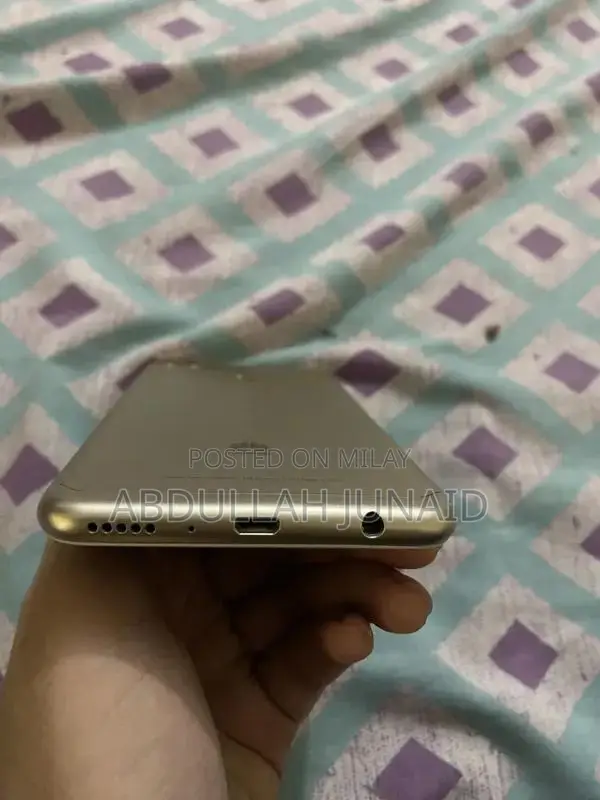 Compact Smartphone with High Storage Capacity