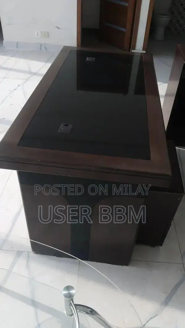 Office Furniture Set with Table and Rolling Chair