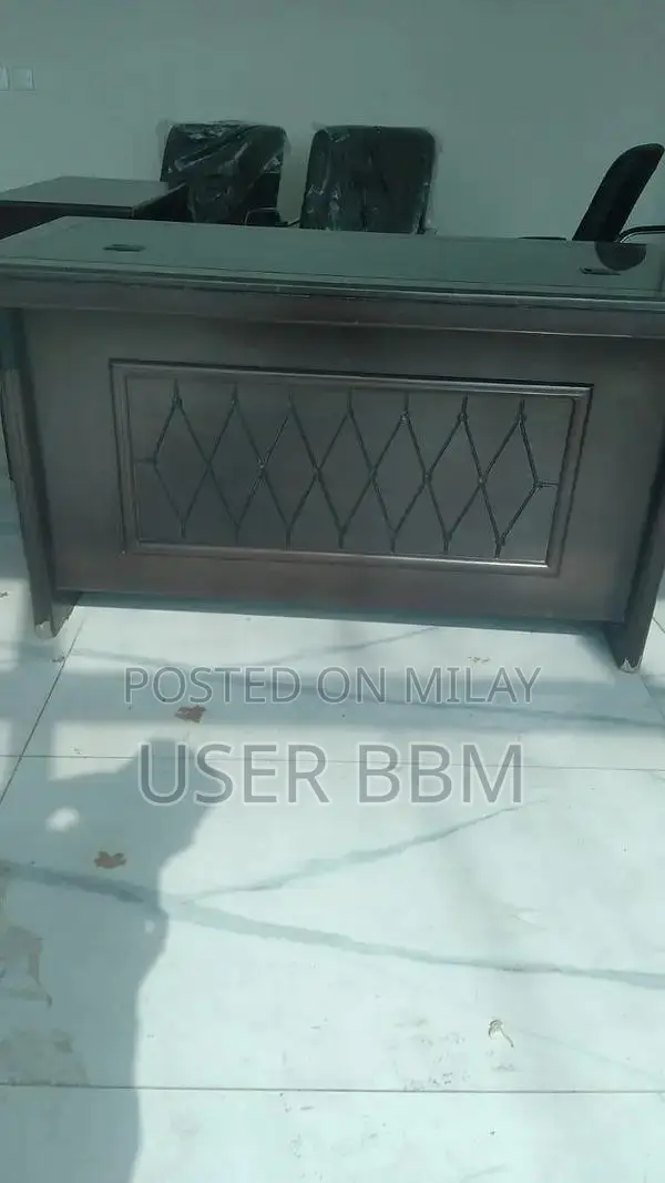 Office Furniture Set with Table and Rolling Chair